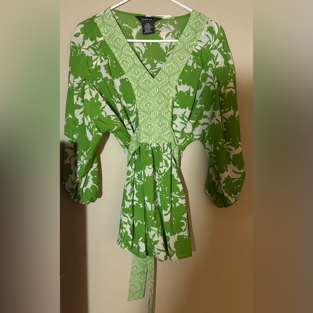 GEORGE Size XL, Green and White Floral Blouse with tie. NWT!